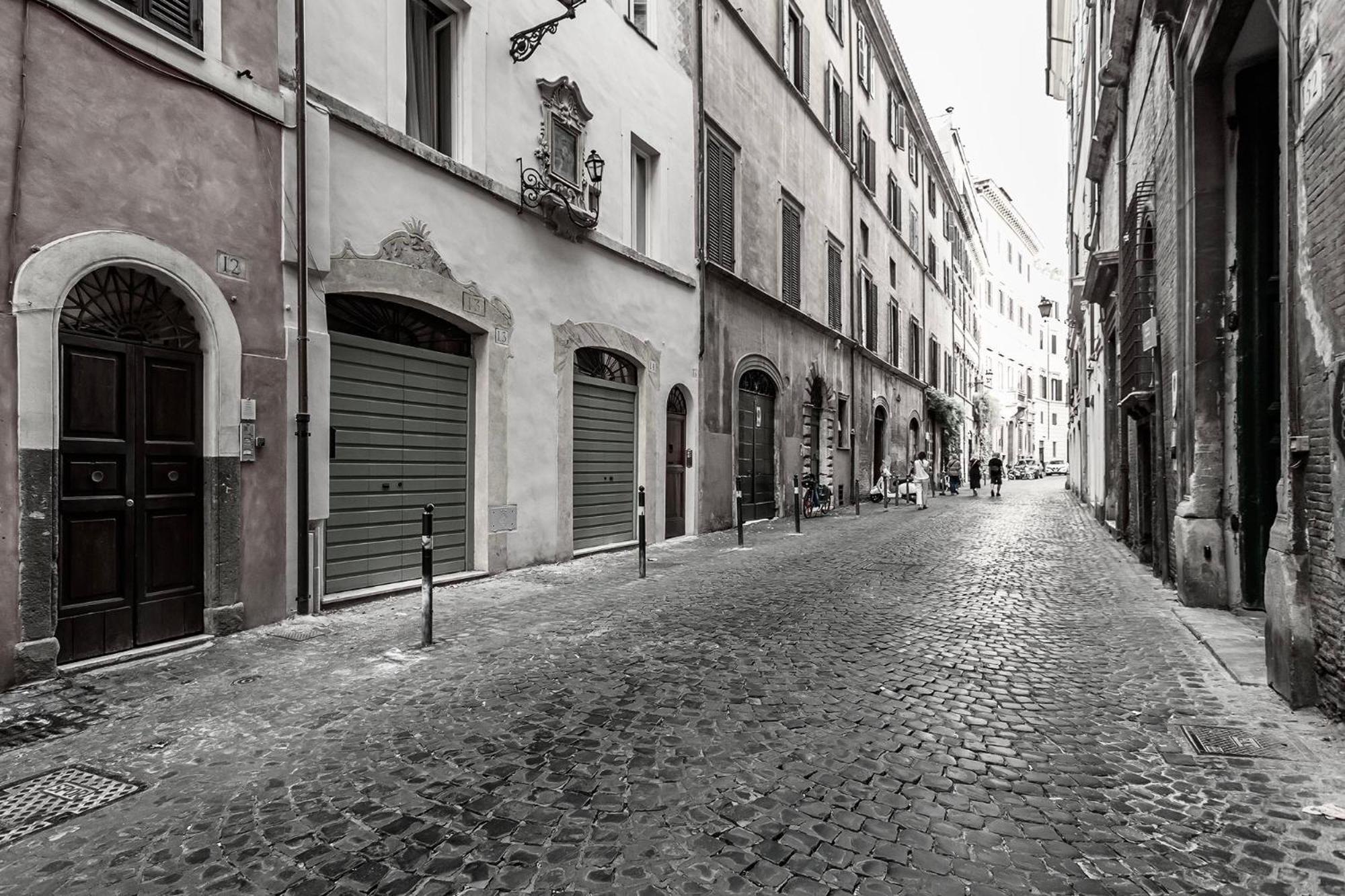 Old Monserrato In Campo De' Fiori Рим Екстериор снимка